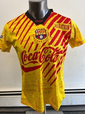 Coca-Cola Yellow and Red Barcelona Graphic Tee retro MUNOS 7